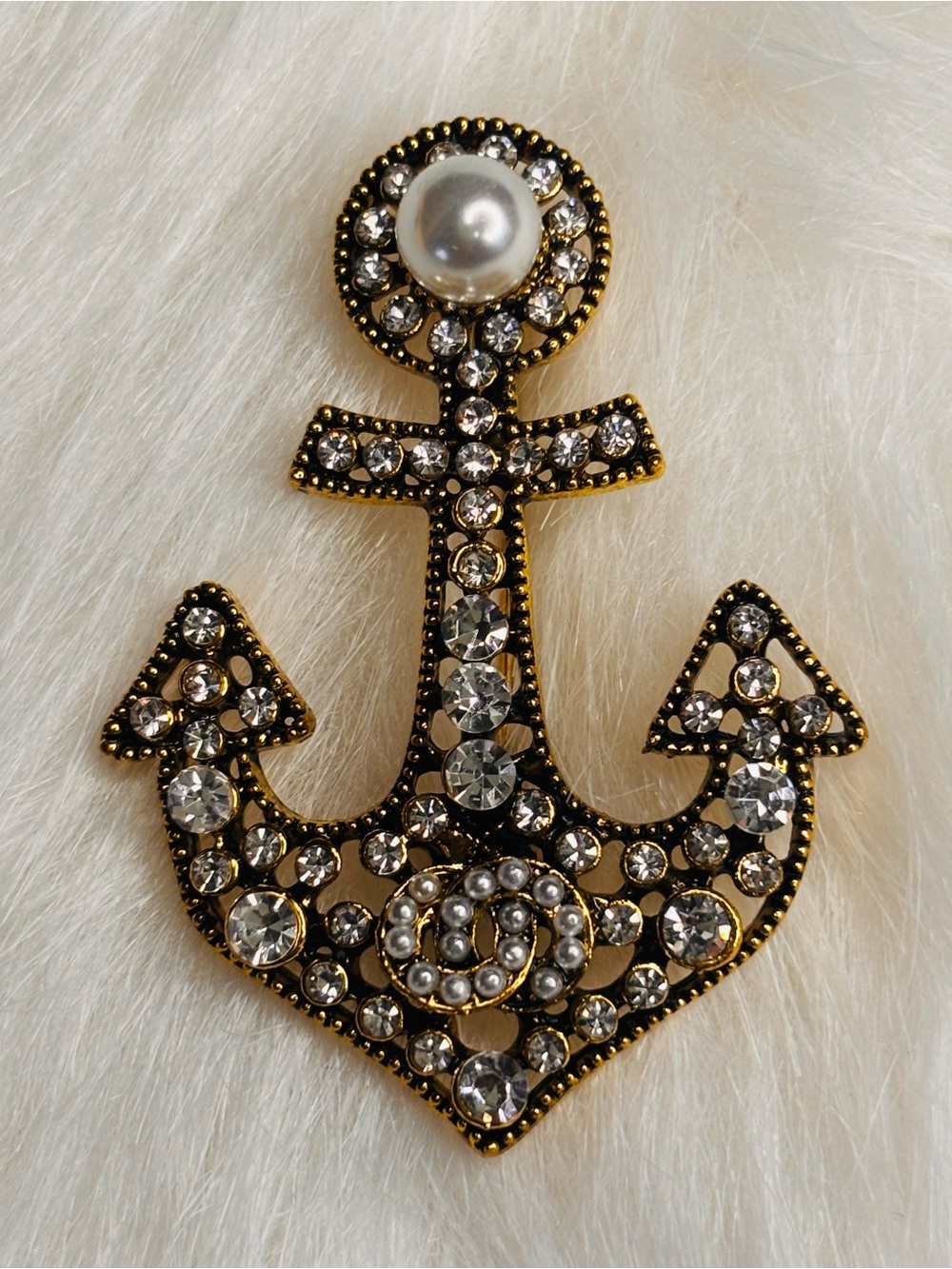 ⚓ Pearl & Rhinestone Anchor Brooch – Nautical Statement Pin